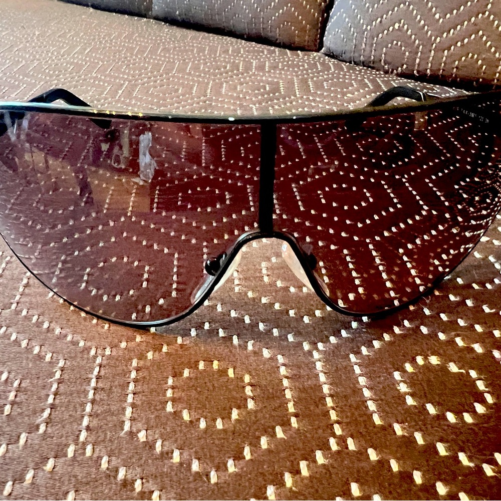 Prada shields in Perfect condition. Black with gun metal grey tint.